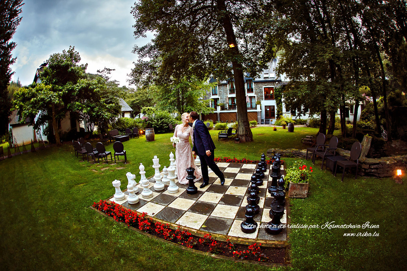 Jouer aux échecs le jour du mariage