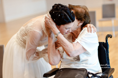 La mariée avec la grand-mère