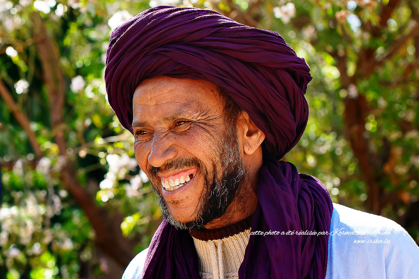 Homme souriant