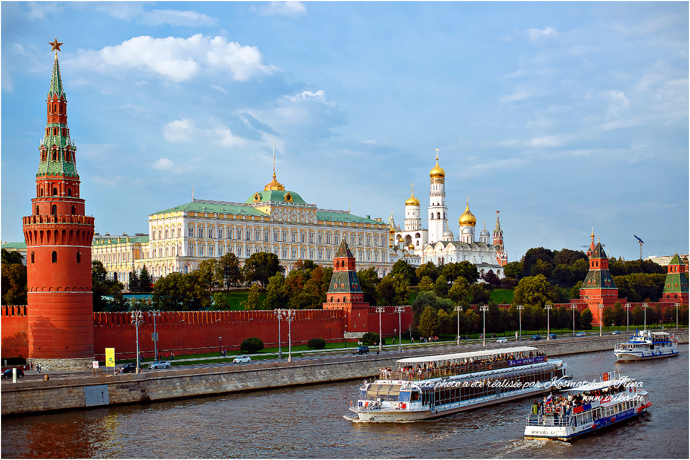 Début de la soirée à Moscou, vue sur la rivière